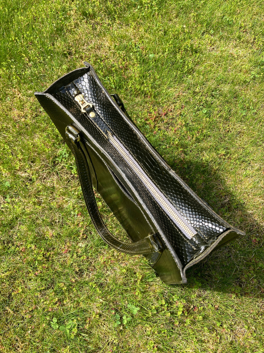 Metropolitan Tote in Emerald snake print