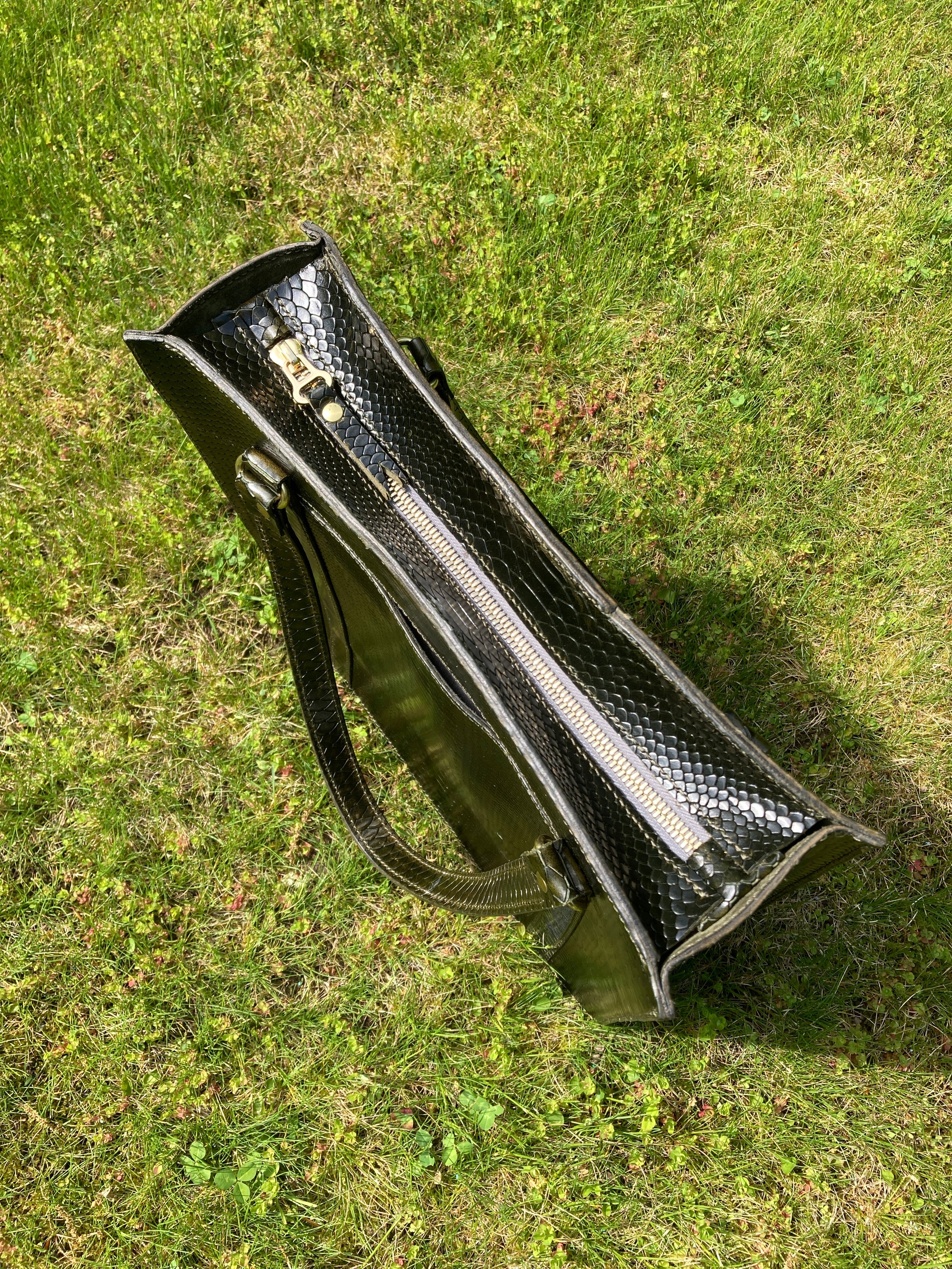 Metropolitan Tote in Emerald snake print